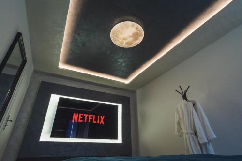 La Suite Interstellar - Cinéma Room & Balnéo