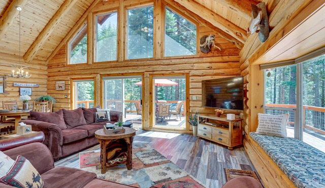 Lake Almanor Cabin w/Deck & Beach Access