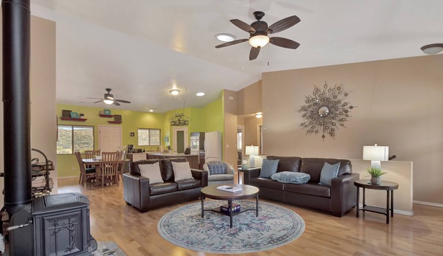 Lakeside Lookout *Newly Listed**Family Retreat**Near Watson Lake & Granite Dells