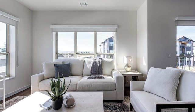 Landing | Amazing 2BD, Pool, Clubhouse