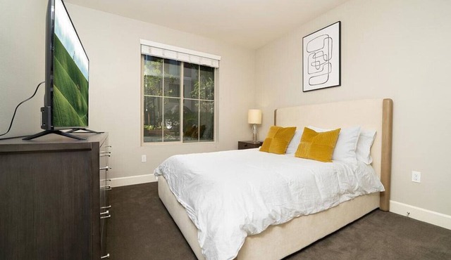 Landing at Adagio on the Green - 2 Bedrooms in Downtown Mission Viejo