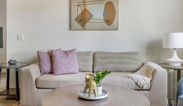 Landing Spectacular 1BD Yoga Studio Gym
