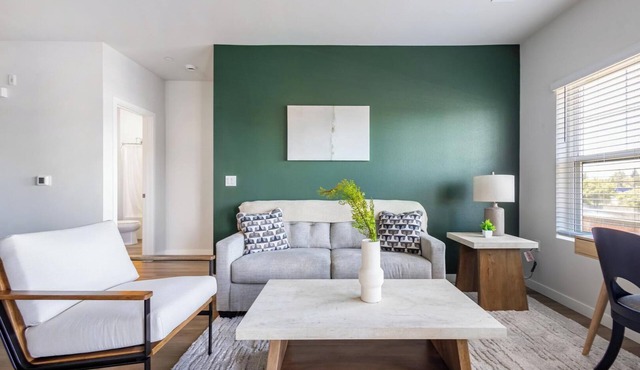 Landing | Stylish 2BD, Gym, Courtyard