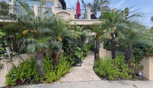 Large 6-bedroom home with ocean views in Coronado