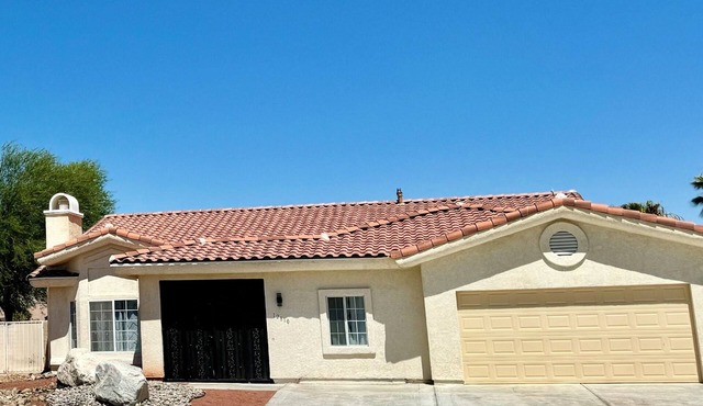 Large pool home! Beautiful 360 views of the mountains!