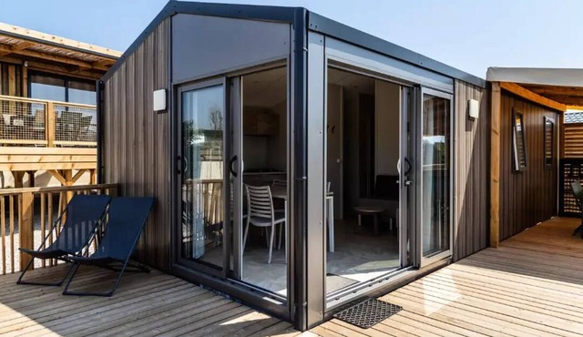 Large Premium 4-Room Mobile Home for 6 People, Air-Conditioned + TV