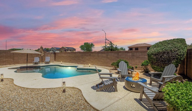 Large Single Story in Surprise with Pool Heat Included, Mins. from Loop 303