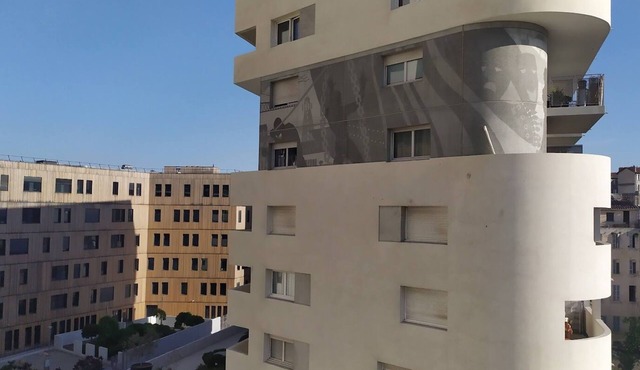Large T3 with terrace quai d'Arrenc CGM district sea view near old port