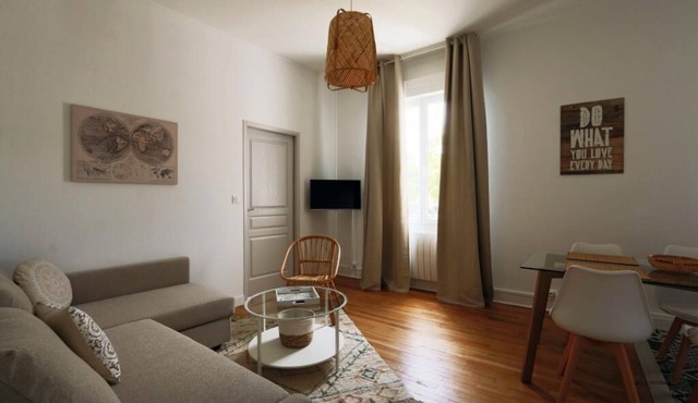 Le Balzacien - apartment near train station