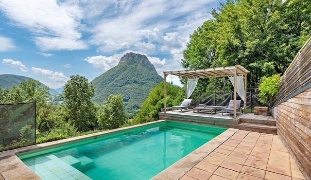 Le Néron – Chalet with Pool in the Heart of the Chartreuse Mountains