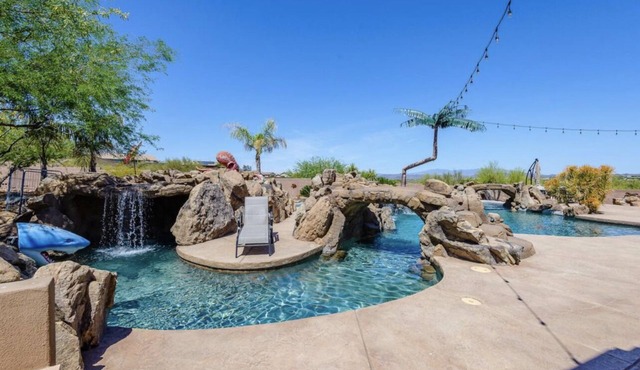 Legendary Desert Oasis -Heated Pool + Spa -Luxury 5BR Retreat Sleeps 12
