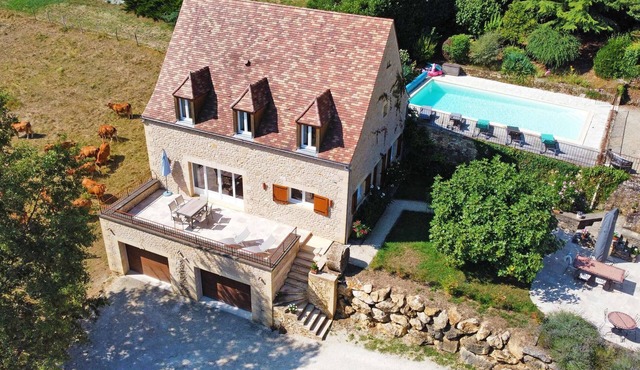 Les douces terrasses, private swimming pool