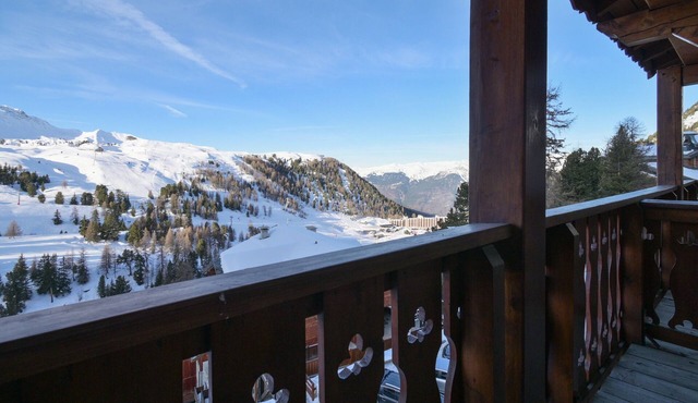 'Lesetoilesdelaplagne Chalet 19' Apartment with Mountain View and Balcony