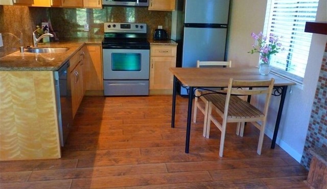 Light Filled, Private Apartment in Lafayette
