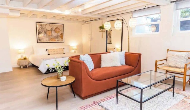 Little Italy Studio: Downtown, Free Parking & More!