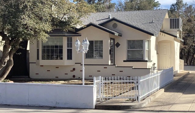 Located in Prescott’s Historic District. Walking distance to Whiskey Row.