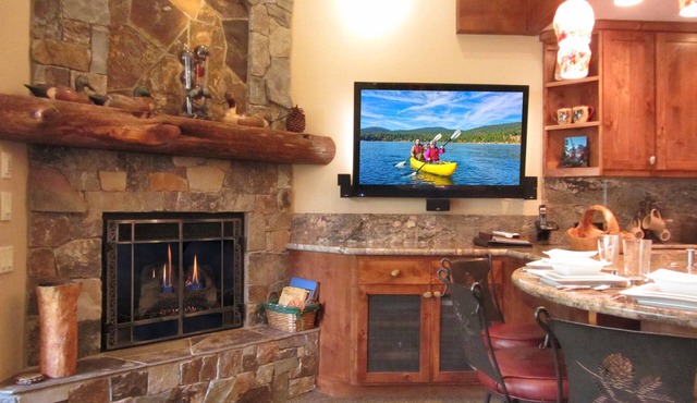 LOCATION! LOCATION! Ski In-Out, Ski Trails Condo Very Near N'star Vill, Wi-Fi