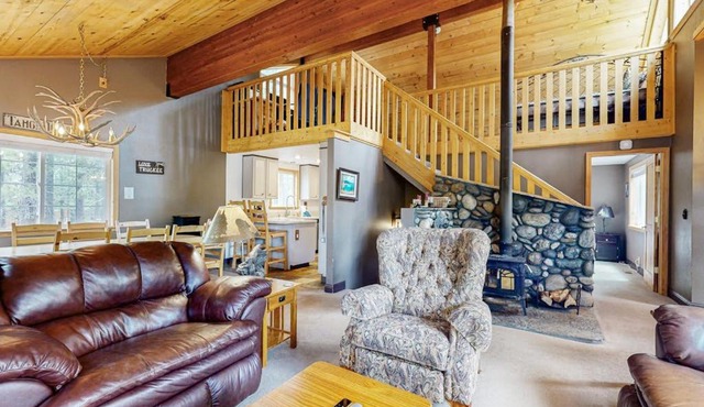 Lodge-Inspired Home Near 5-Star Tahoe Donner Facilities & Ski Resorts