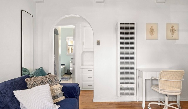 Lovely Chic 1BedRoom private entrance, W/D parking