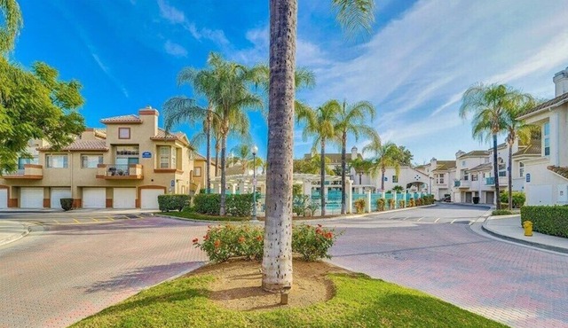 Lovely Condominium in the Hills