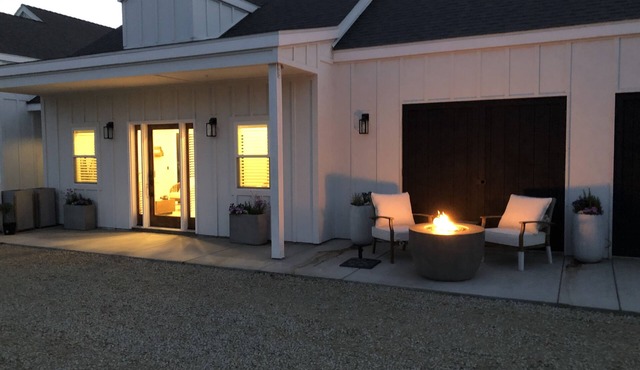 Lux Vineyard Escapes-Charming Vineyard Guest Suite
