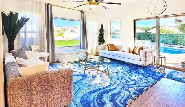 Luxe Desert Oasis, Sparkling Pool and Hidden Speakeasy Room!