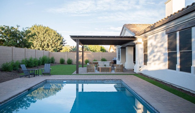 Luxe Haven Desert – 5BR FREE Pool Heat | Hot Tub