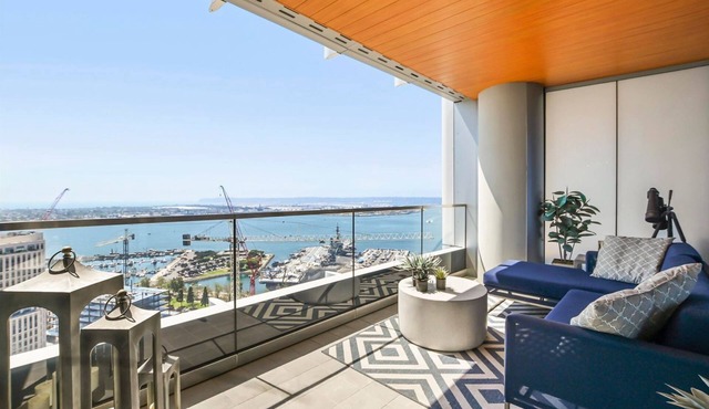 Luxurious 2-bedroom condo Waterfront Condo for the Ultimate San Diego Experience