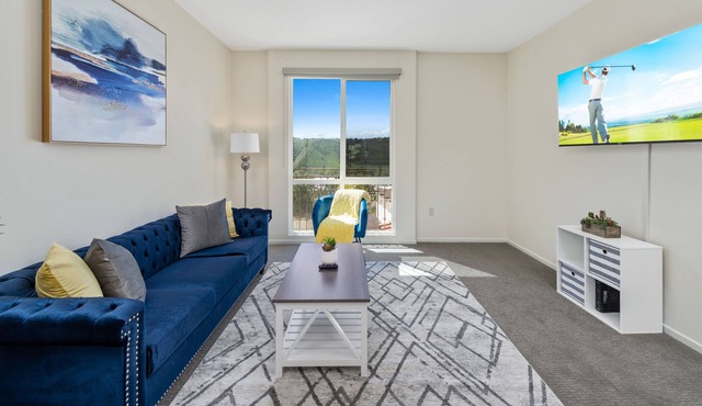 Luxurious 2BR Suite! Gym l Parking l Spa l Pool