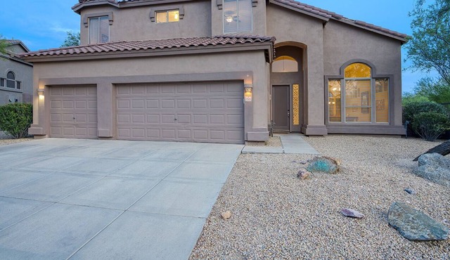 Luxurious Desert Retreat with plenty of room for the entire family!