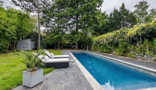 Luxurious villa between Paris and Versailles - large swimming pool and hammam - 5 bedrooms in La Celle-Saint-Cloud