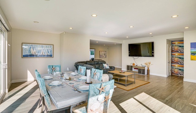 Luxurious home less than 1 mile walking to Ocean!
