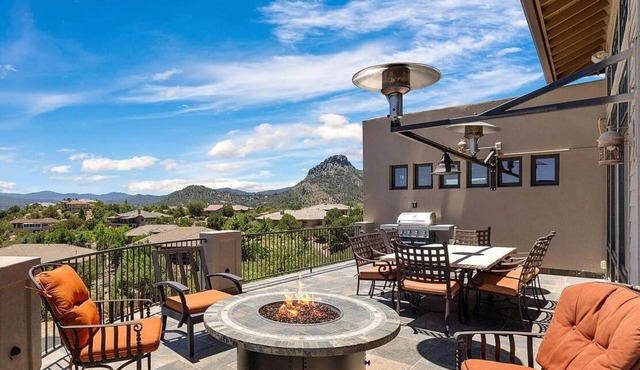 Luxury 4-Bedroom Retreat with Stunning Panoramic Views