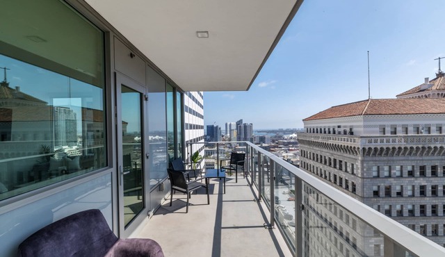 Luxury Apt in Beautiful Downtown San Diego with Epic Amenities