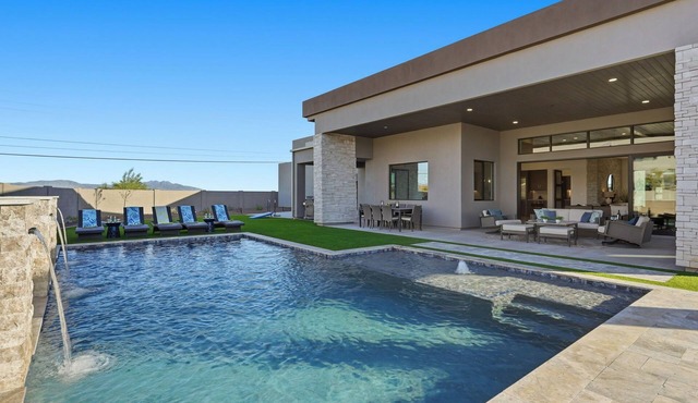 Luxury Desert Estate w/Heated Pool, 3 Kings, Gym w/Peloton
