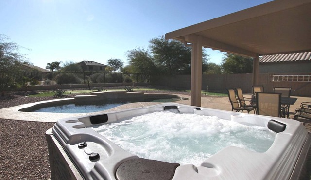 Luxury Golf Property - Heated Pool - Hot Tub - Putting Green - HDTV