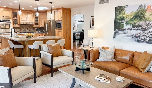 LUXURY LITCHFIELD LIVING- Walk to Wigwam Golf Resort