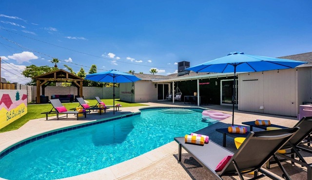Luxury living in Old Town Scottsdale - Heated pool, fire pit, early check-in!