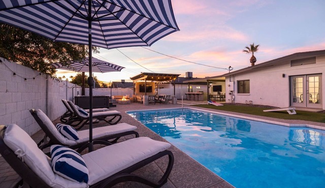 Luxury Old Town 4BR—Heated Pool, Hot Tub & Games