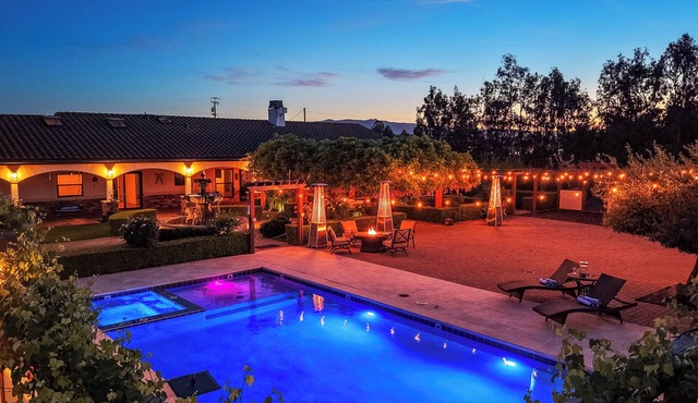 Luxury Spanish Hacienda: Pool, Hot Tub, Steam Room & 2 King Suites