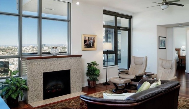 Luxury Waterfront High-Rise in Downtown San Diego Condo
