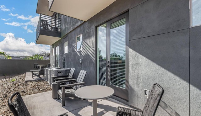 Macallister Luxe 1008 | Close to Golf |Heated Pool