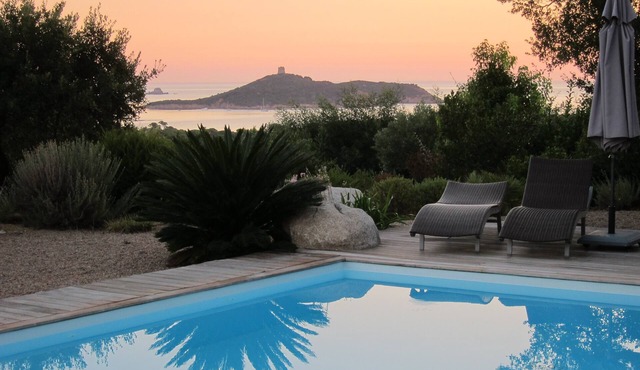 Magnificent villa facing Pinarello. Exceptional panoramic sea and mountain views