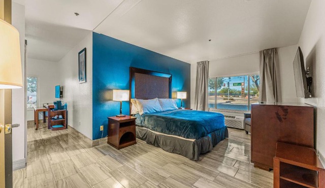 Metro Tempe Extended Stay - Corner Studio