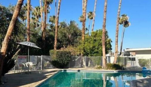 Mid-century getaway in the heart of Rancho Mirage - Pet Friendly!