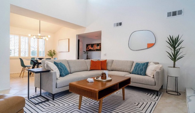 Mid-Century Palm Desert condo - pool, spa, tennis, pickle courts near El Paseo