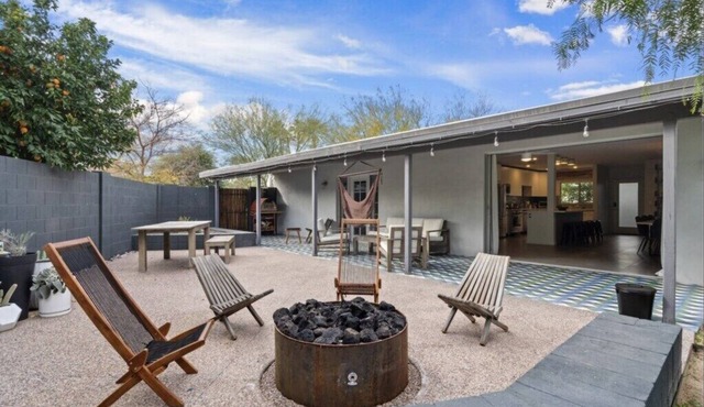 Mid-Century Stunner/Large Yard and Patio for Indoor/Outdoor Living