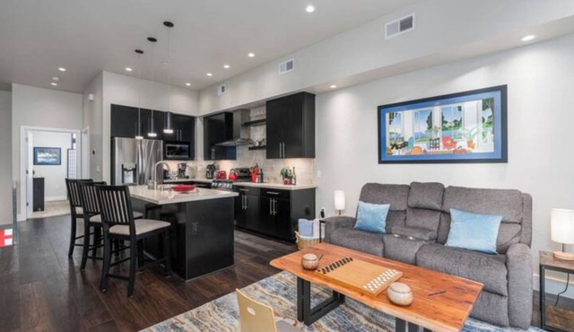 Modern 1BR 1.5B with Tesla Outlet Availble