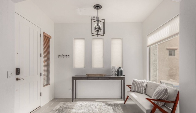 Modern 3 bed 3 bath w/community pool