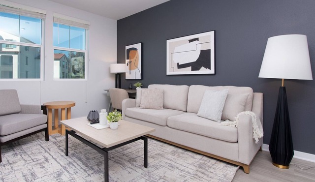 Modern Apartment in Prime Location (ID8563X36)